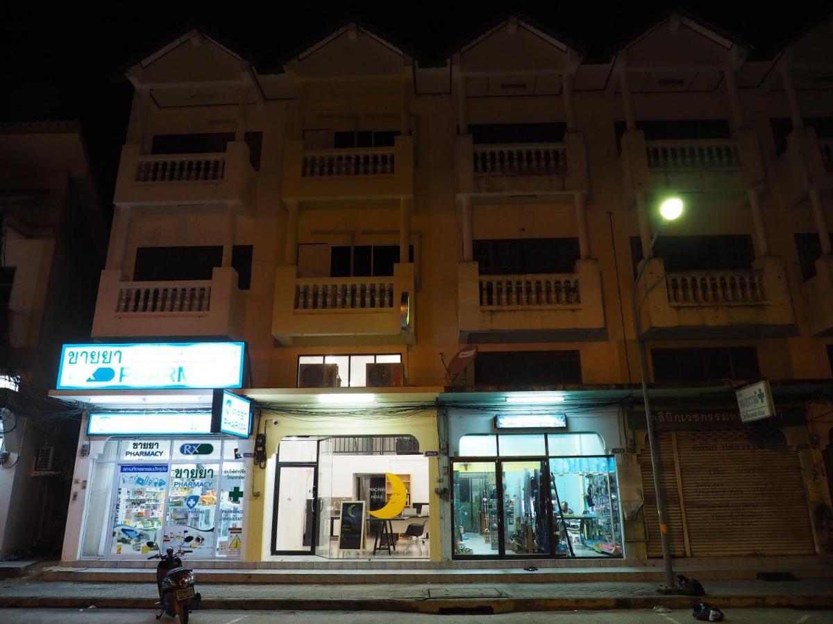 Prachan Hostel Thong Sala Bagian luar foto